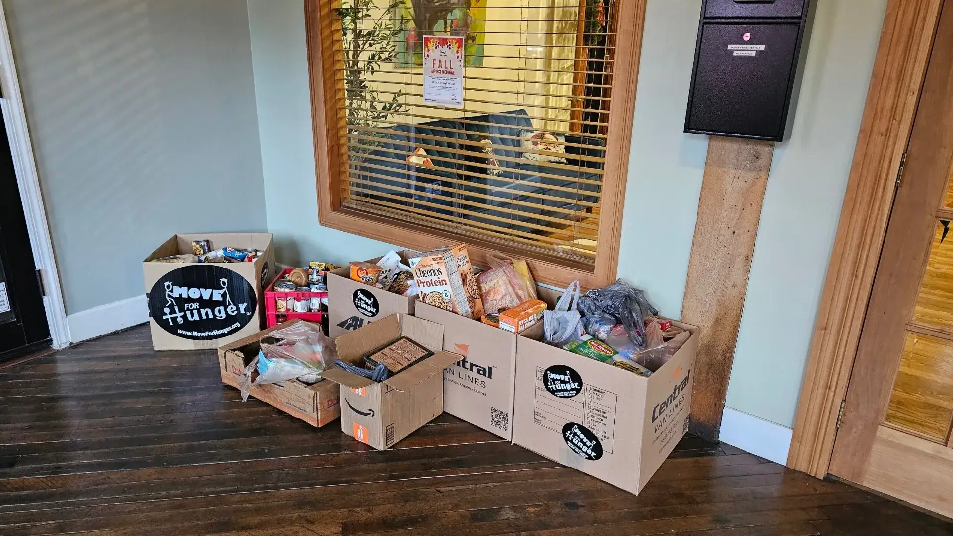 Move for Hunger food donation drive at Central Van Lines
